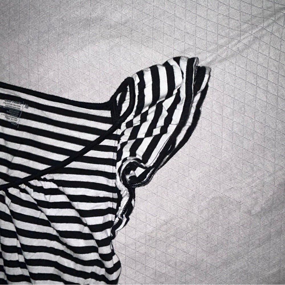Y2K Black & White Striped Top Flowy Short Flutter Sleeve Blouse V-Neck Chic M - Picture 6 of 8